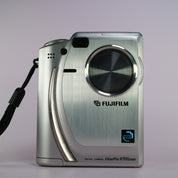 Fujifilm Digital Camera FinePix 4700 Zoom 2.4MP Silver Tested