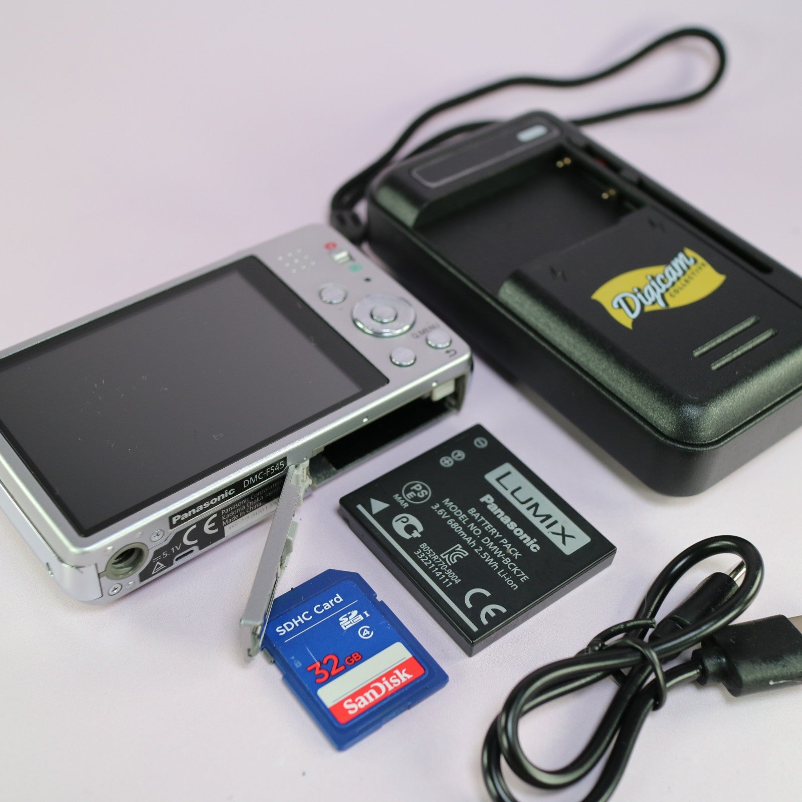 Panasonic Digital Camera Lumix DMC-FS45 16.1MP Silver Tested Full Working Set