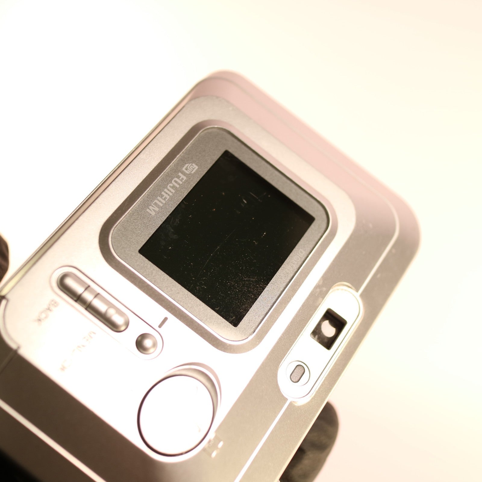 Fujifilm FinePix A201 2.0MP Digital Camera Silver Tested w/ Smartmedia Card