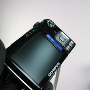 Olympus Digital Camera X-820 8.0MP Black Tested Full Set