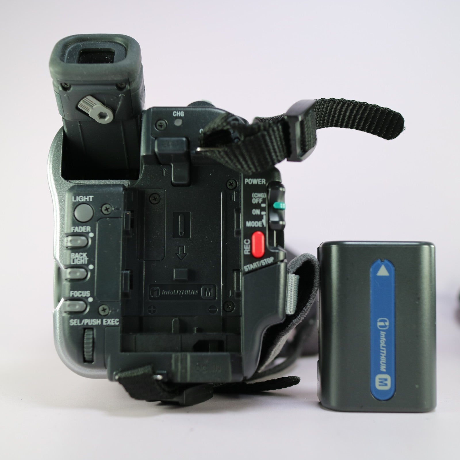 Sony Handycam DCR-TRV285E Handheld Digital8 8mm Camcorder Silver Tested Full Set