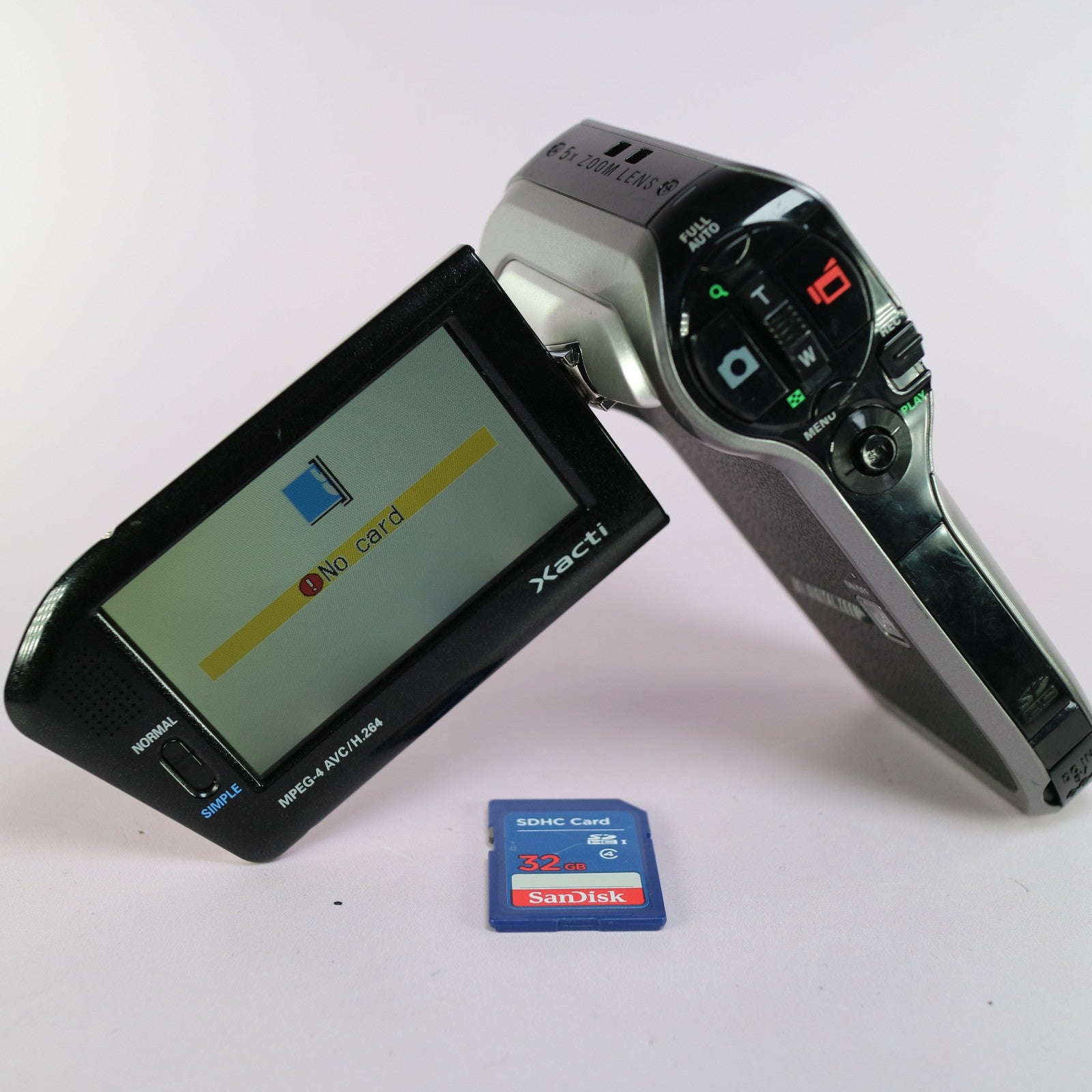 Sanyo Xacti VPC-HD700 7.1MP Digital Video Recorder Silver Tested Full Set