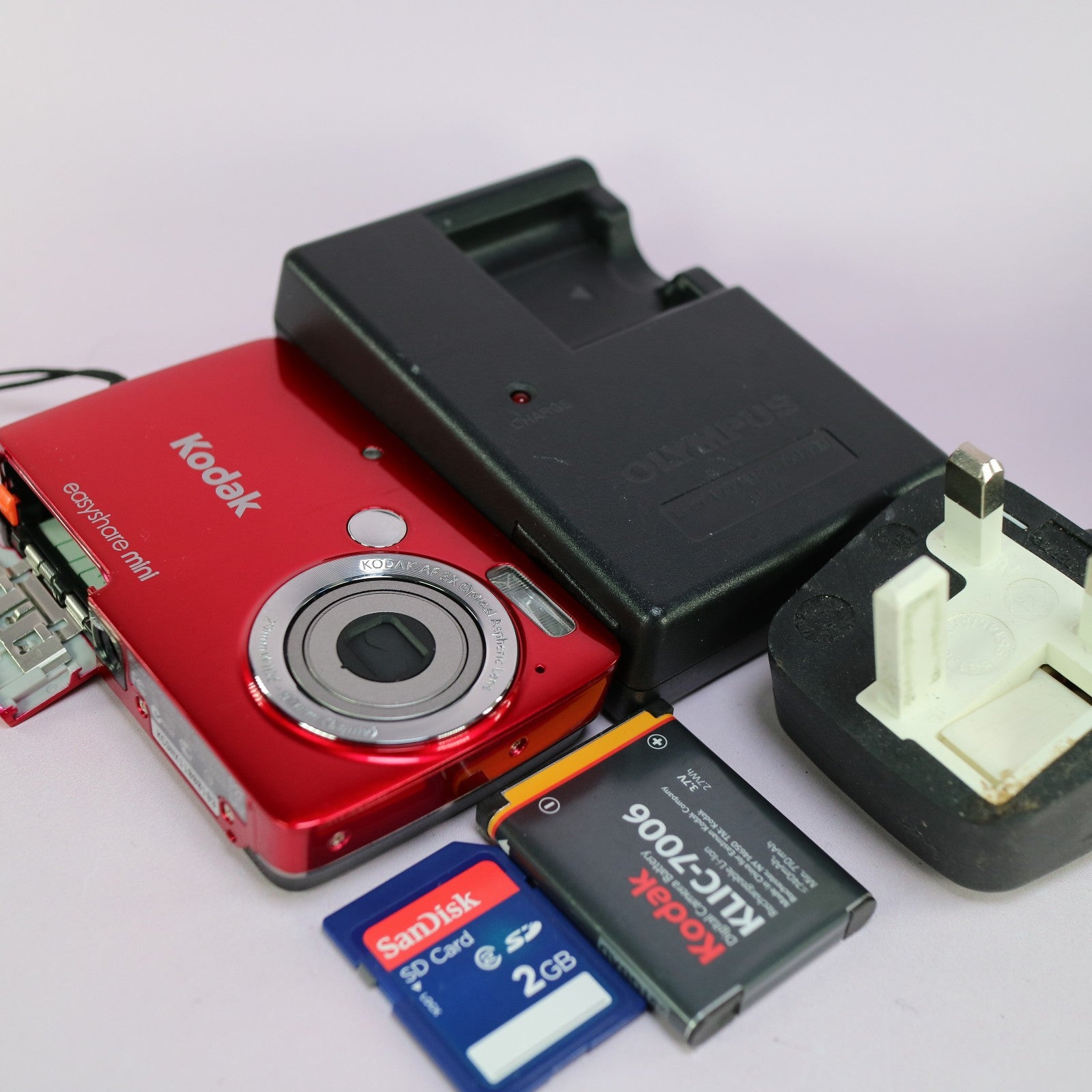 Kodak Digital Camera EasyShare Mini M200 10.0MP Red Tested Full Working Set