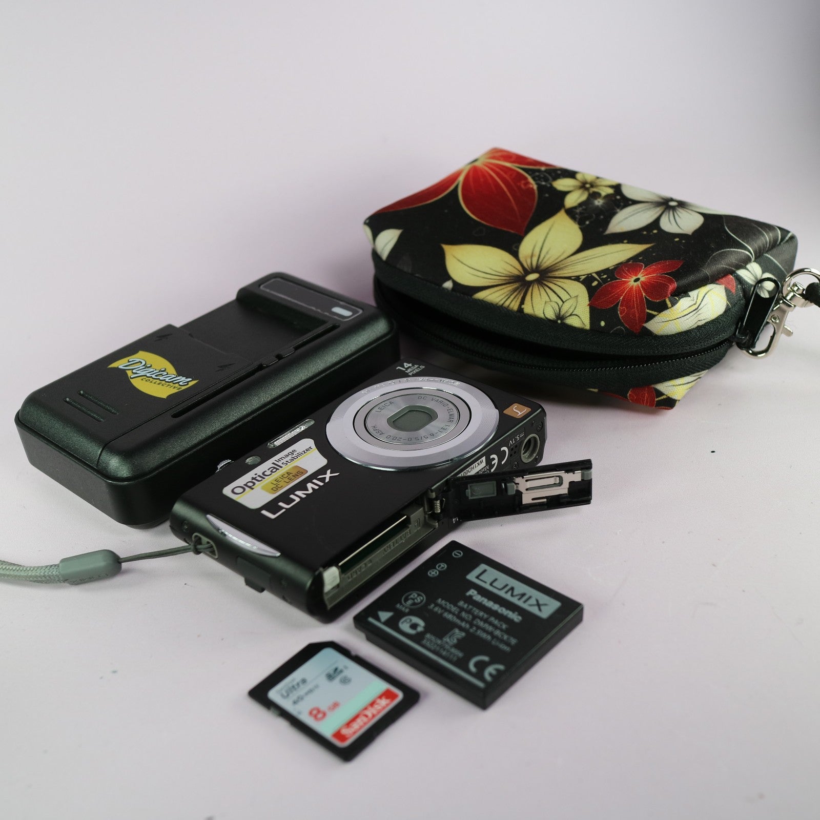Panasonic Digital Camera Lumix DMC-FS14 14.1MP Black Tested Full Working Set