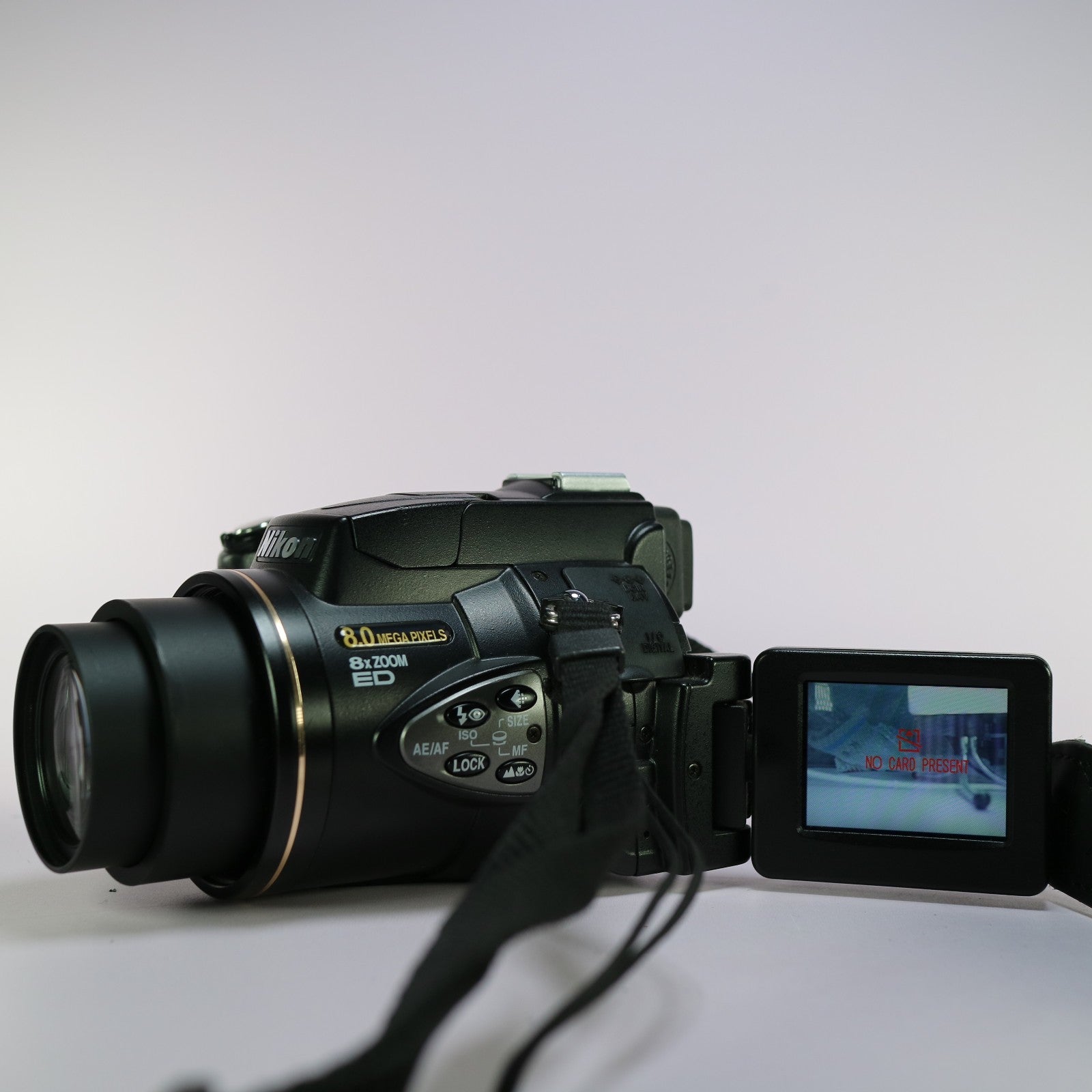 Nikon Digital Bridge Camera Coolpix 8700 8.0MP Flip Screen Black Tested Full Set