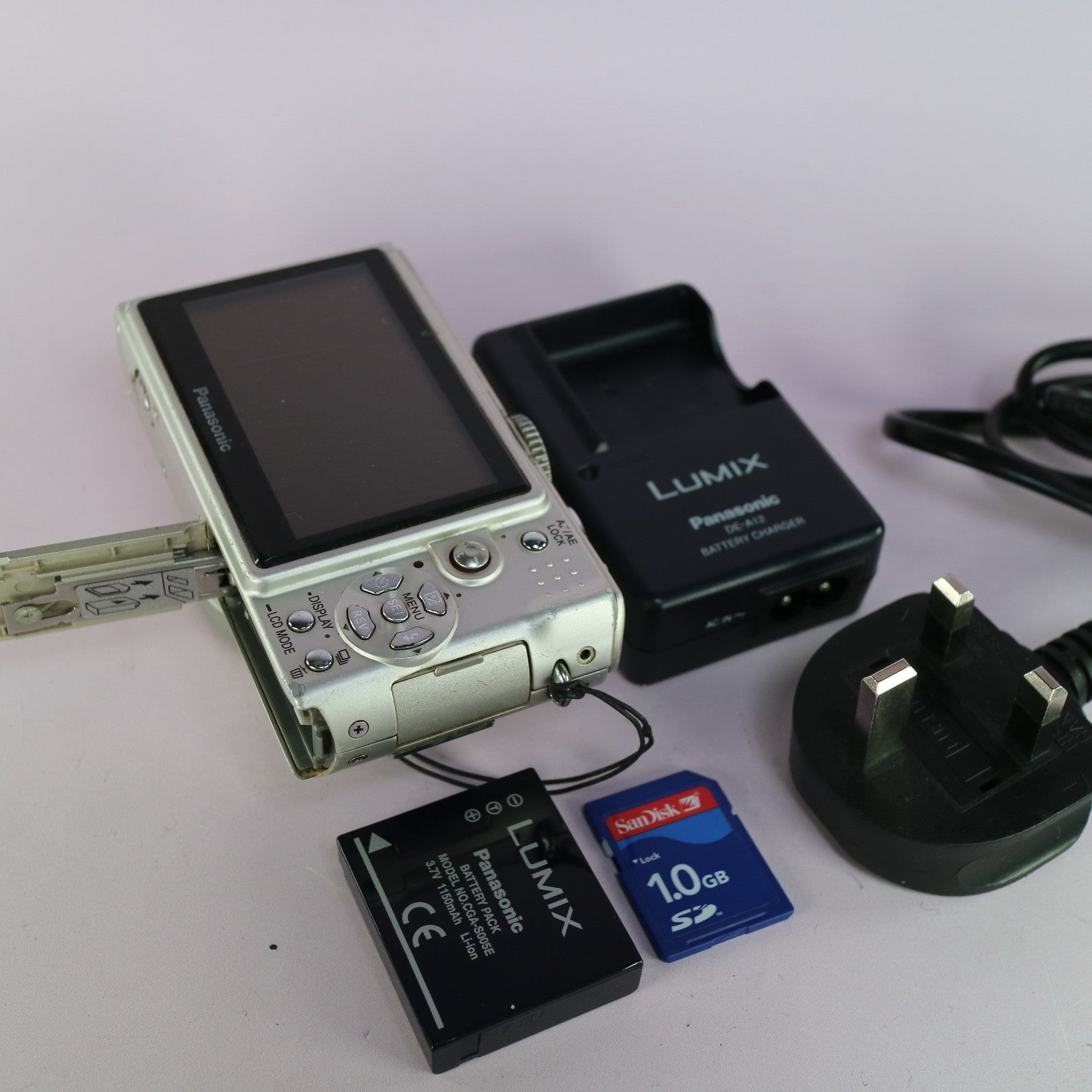 Panasonic Lumix DMC-LX2 10.2MP Digital Camera Silver Tested Full Working Set