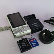 Panasonic Lumix DMC-LX2 10.2MP Digital Camera Silver Tested Full Working Set