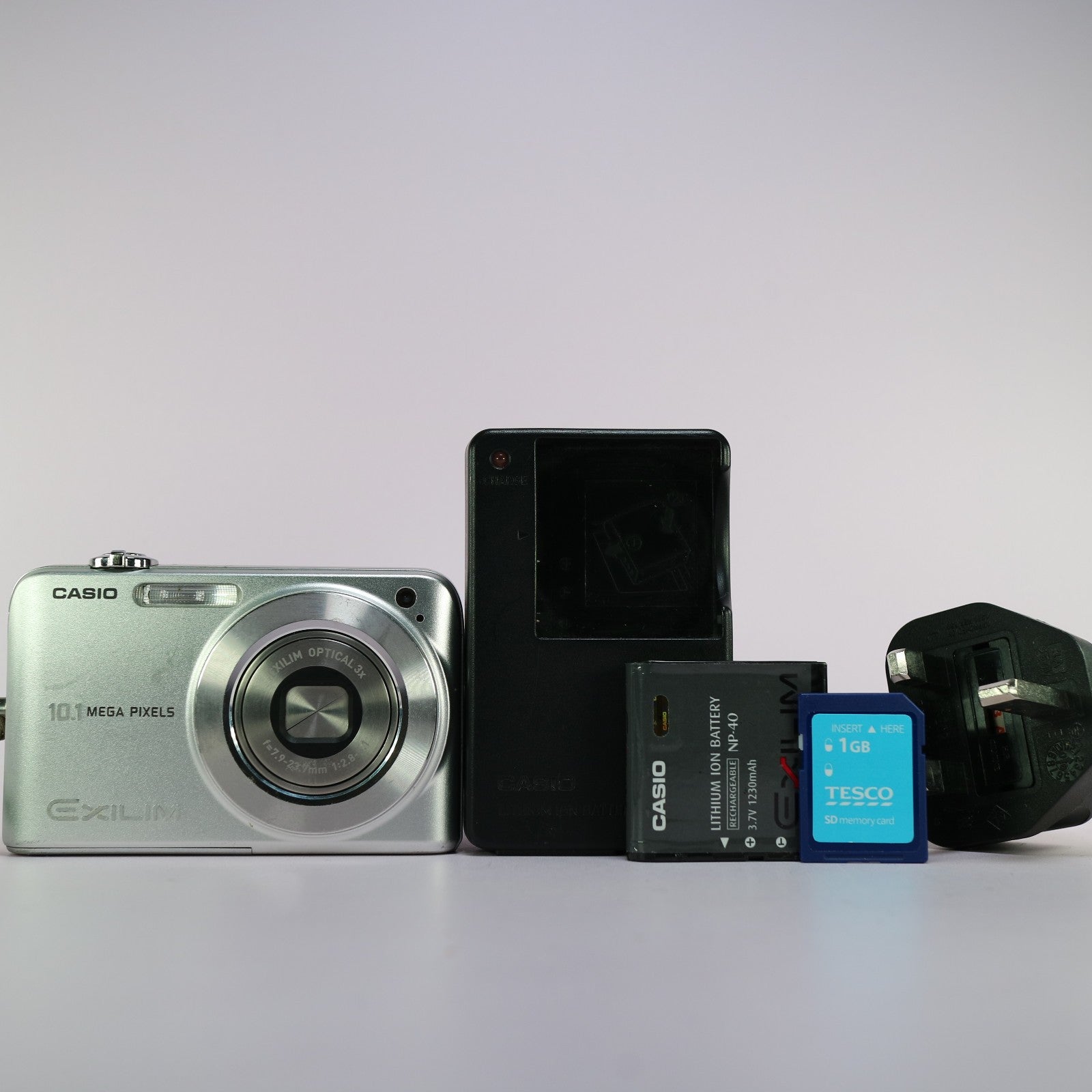 Casio Digital Camera Exilim EX-Z1050 10.1MP Silver Tested Full Working Set