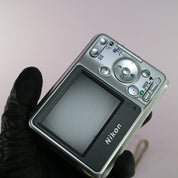 Nikon Digital Camera Coolpix L4 4.0MP Silver Tested