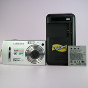 Samsung Digital Camera Digimax L50 5.0MP Silver Tested w/ Battery and Charger