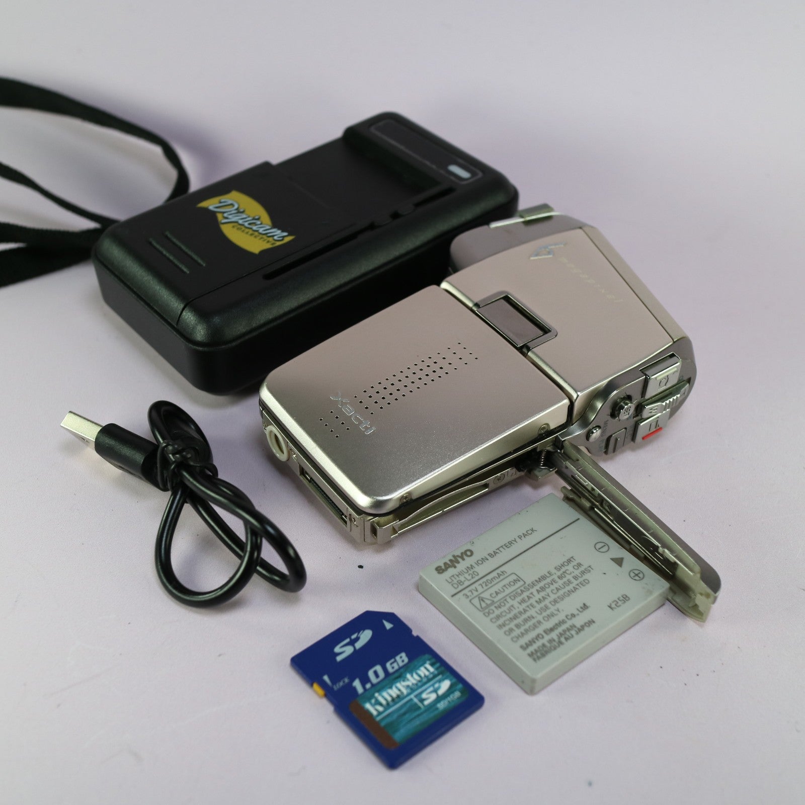 Sanyo Xacti VPC-C6 6.0MP Compact Digital Video Recorder Silver Tested Full Set