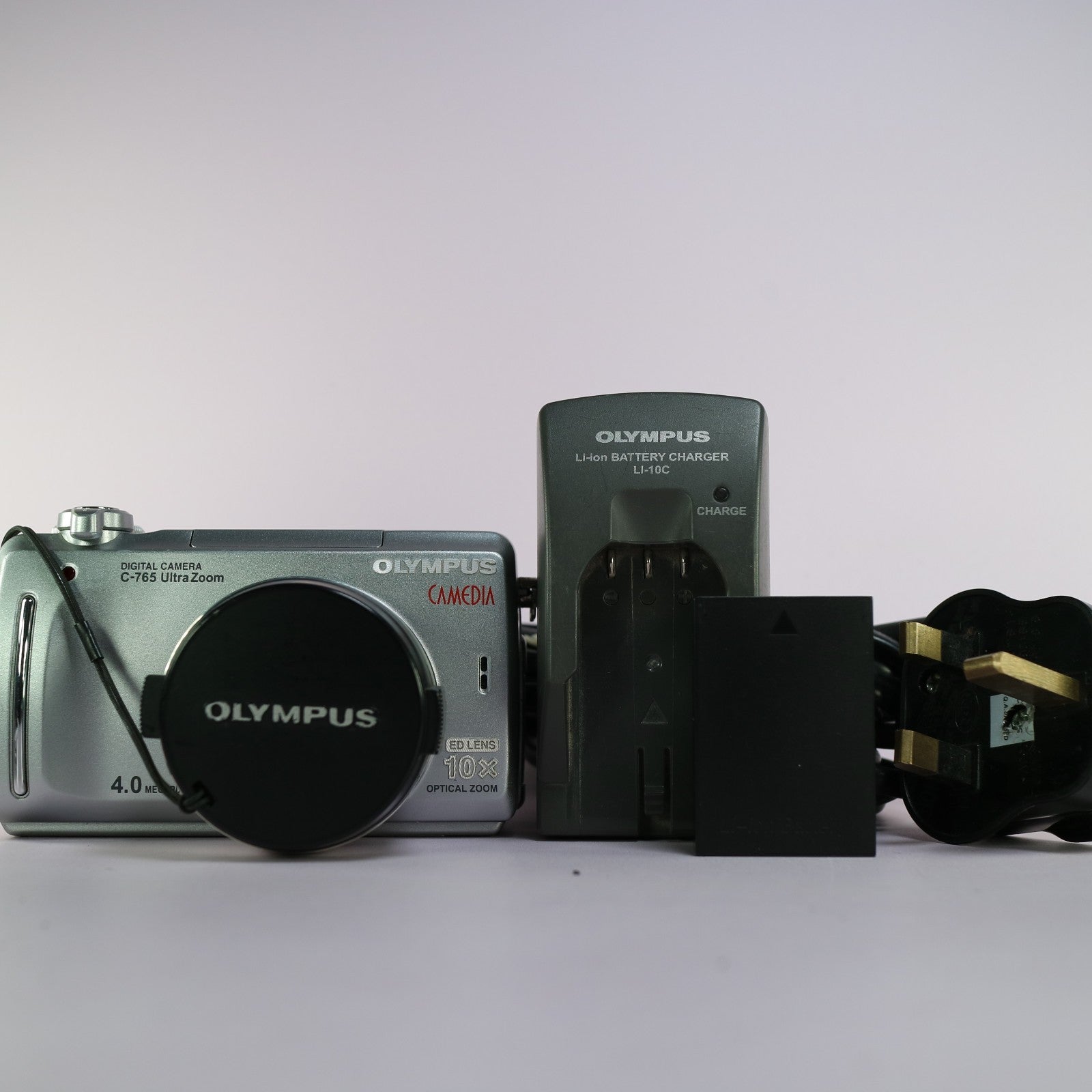 Olympus Digital Camera C-765 Ultra Zoom 4.0MP Silver Tested W/ Battery + Charger