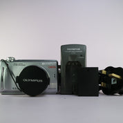 Olympus Digital Camera C-765 Ultra Zoom 4.0MP Silver Tested W/ Battery + Charger