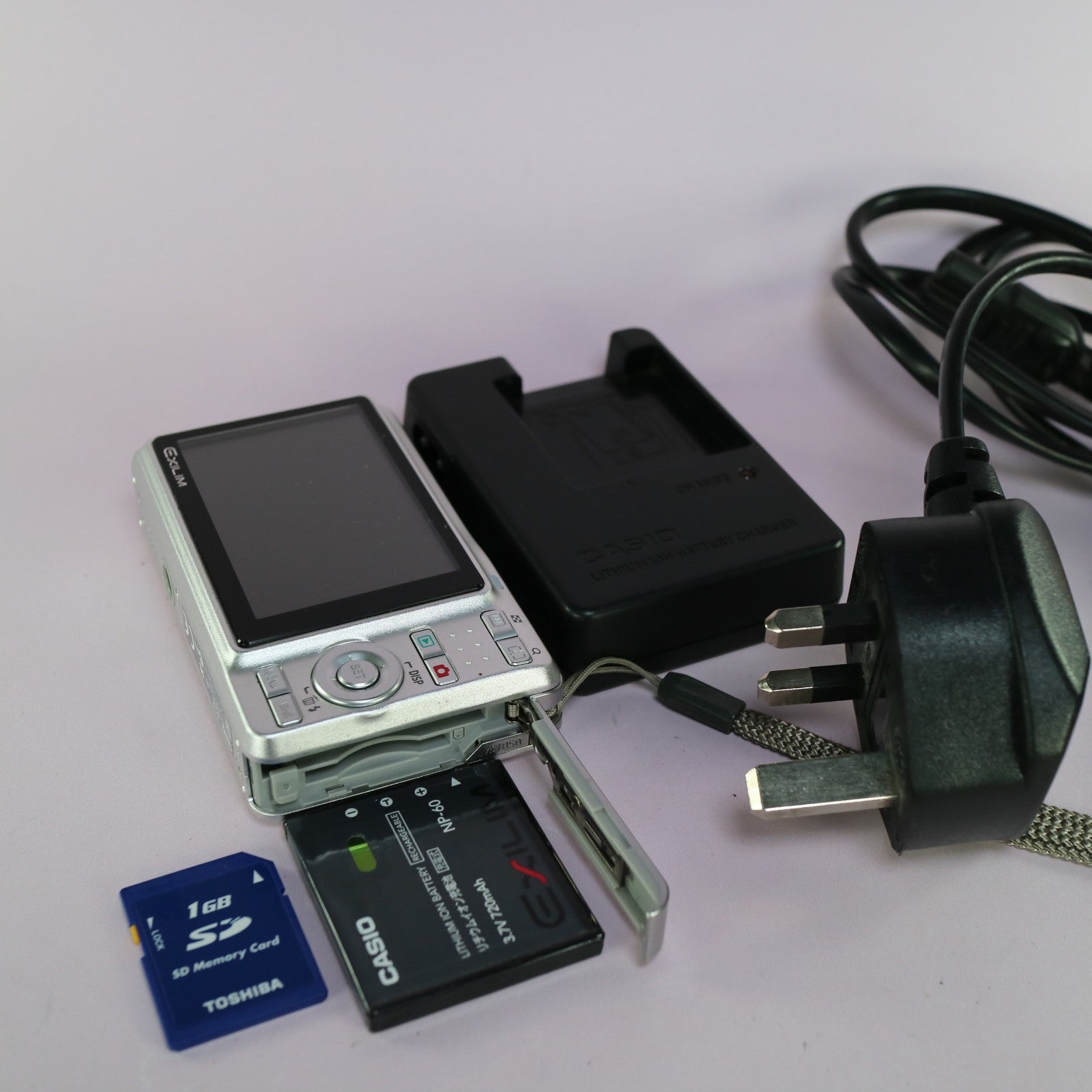 Casio Digital Camera Exilim EX-Z9 8.1MP Silver Tested