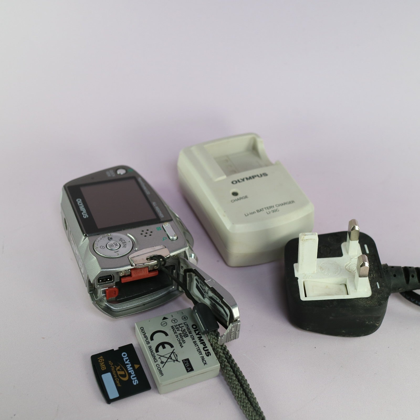 Olympus Digital Camera Mju Mini 5.0MP Silver Tested Full Working Set