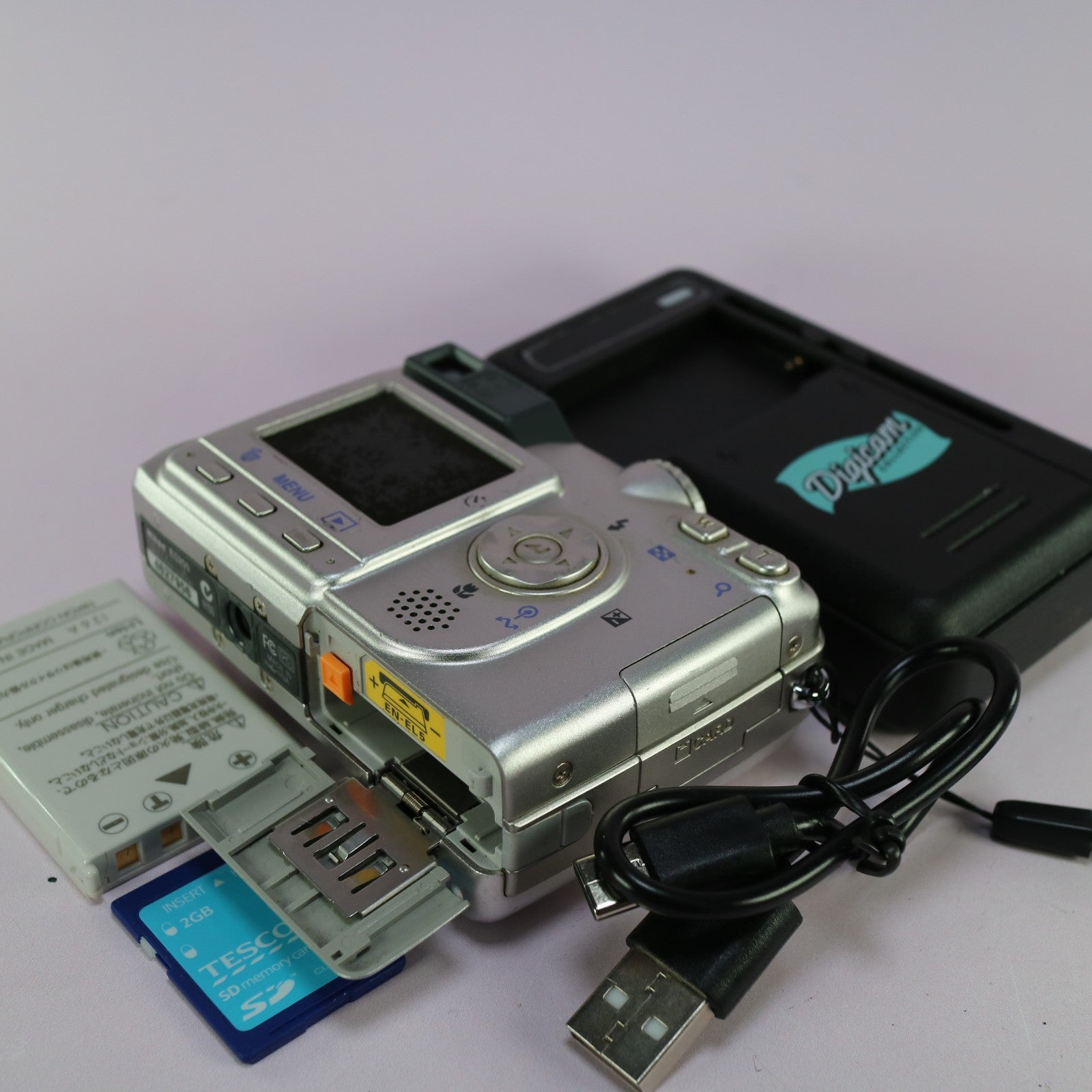 Nikon Digital Camera Coolpix 5200 5.1MP Silver Tested Full Working Set