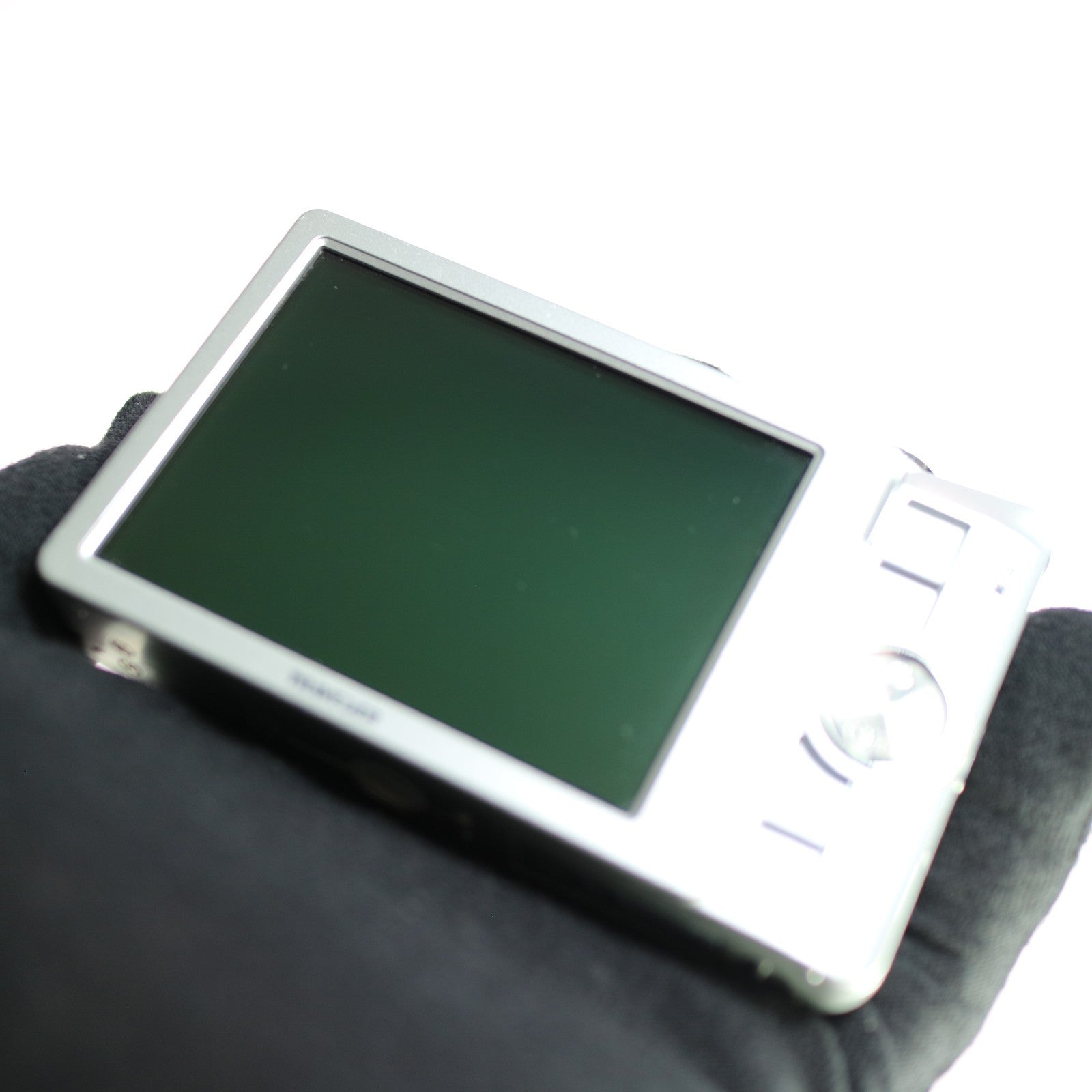 Traveler Digital Camera Super Slim XS 8 8.0MP Silver Tested Full Working Set