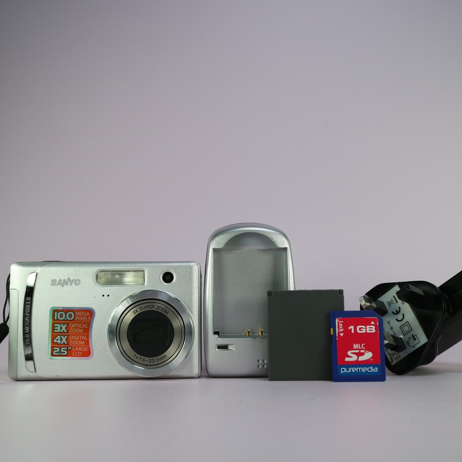 Sanyo VPC-E1000 10.0MP Compact Digital Camera Silver Tested Full Working Set