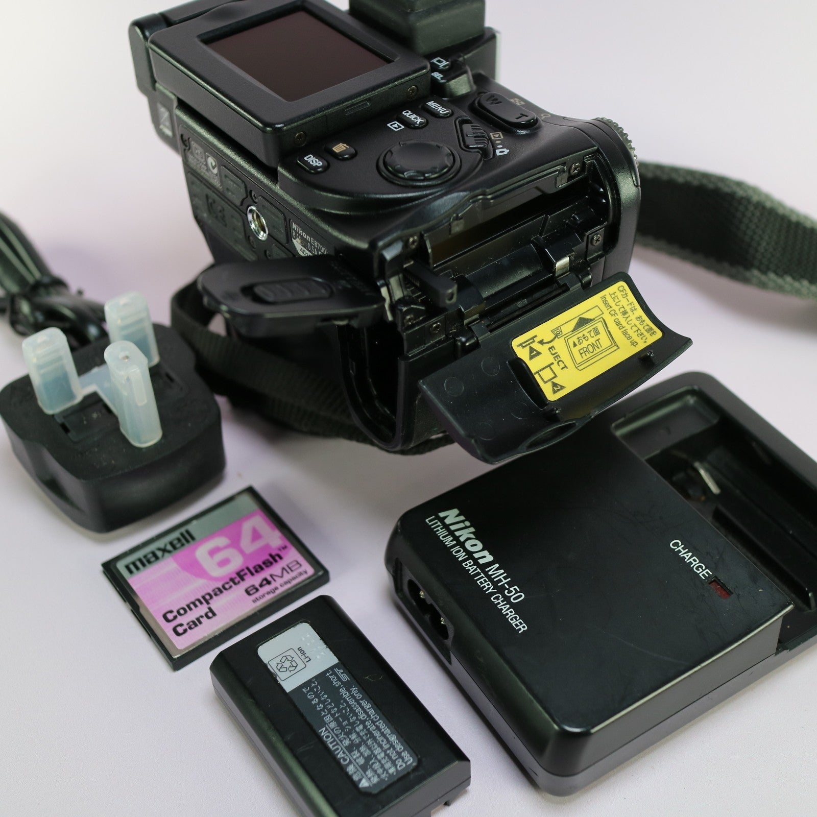 Nikon Digital Bridge Camera Coolpix 8700 8.0MP Flip Screen Black Tested Full Set