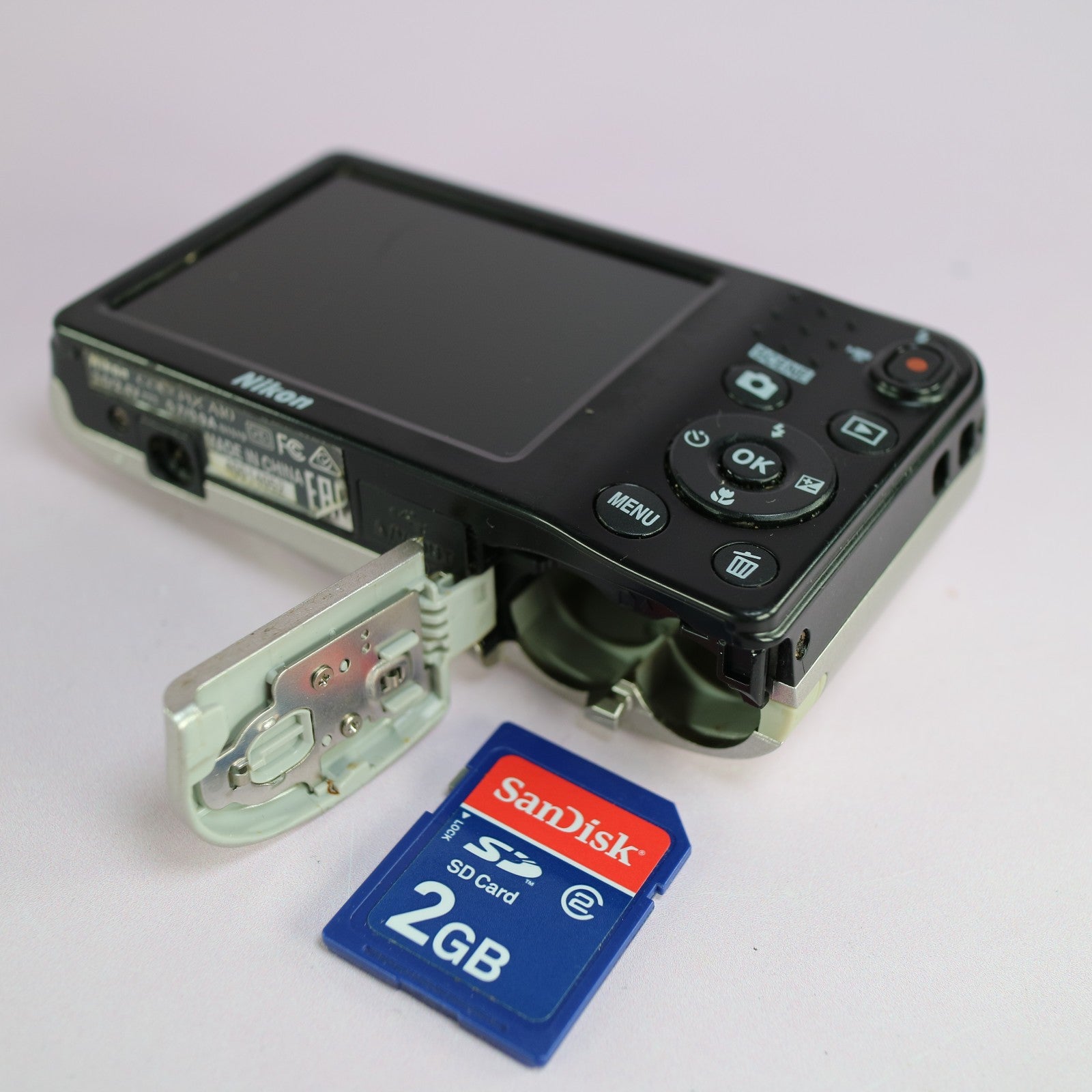 Nikon Digital Camera Coolpix A10 16.1MP Silver Tested