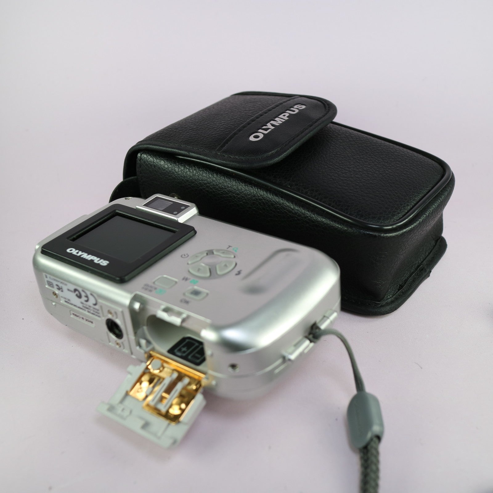 Olympus Camedia C-160 Zoom 2.0MP Compact Digital Camera Silver Tested