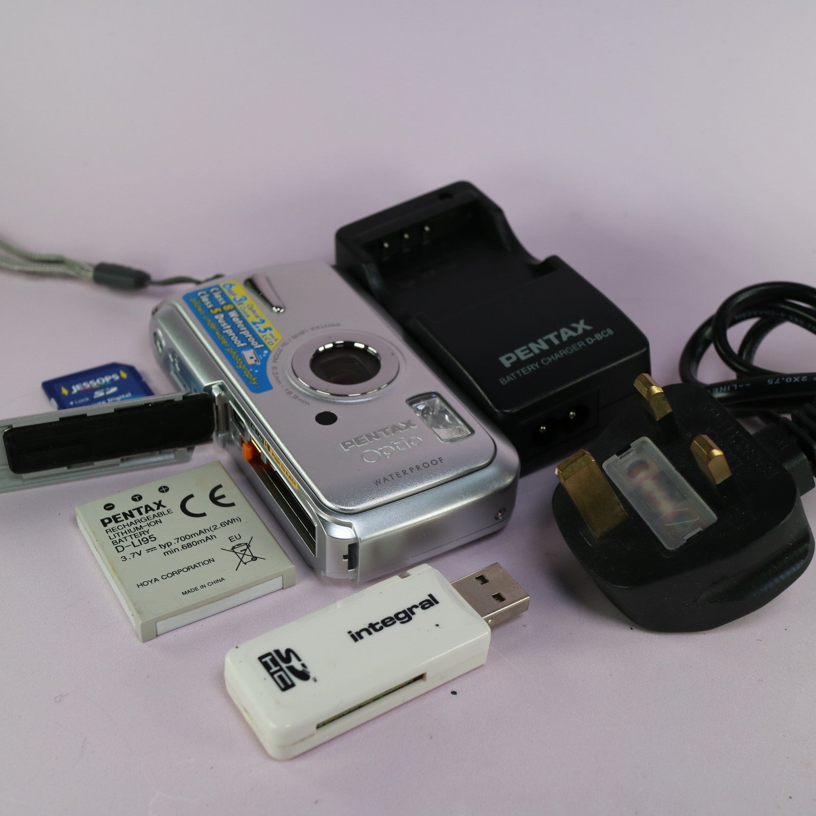 Pentax Underwater Digital Camera Optio W10 6.0MP Silver Tested Full Working Set