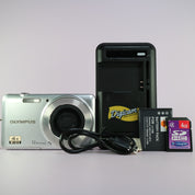 Olympus Digital Camera D-700 12.0MP Silver Tested Full Working Set