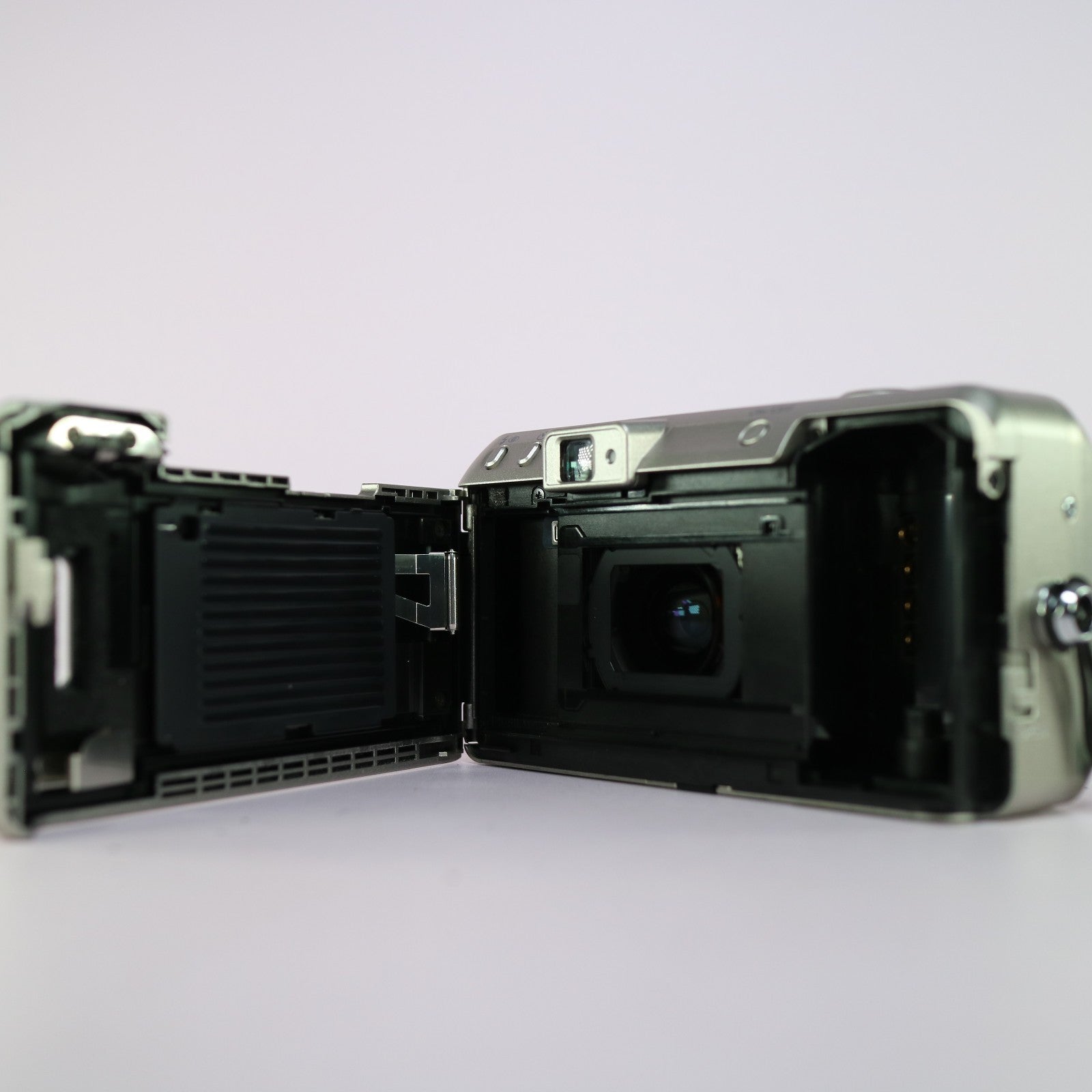 Minolta Riva Zoom 115 35mm Film Point and Shoot Camera Silver Tested