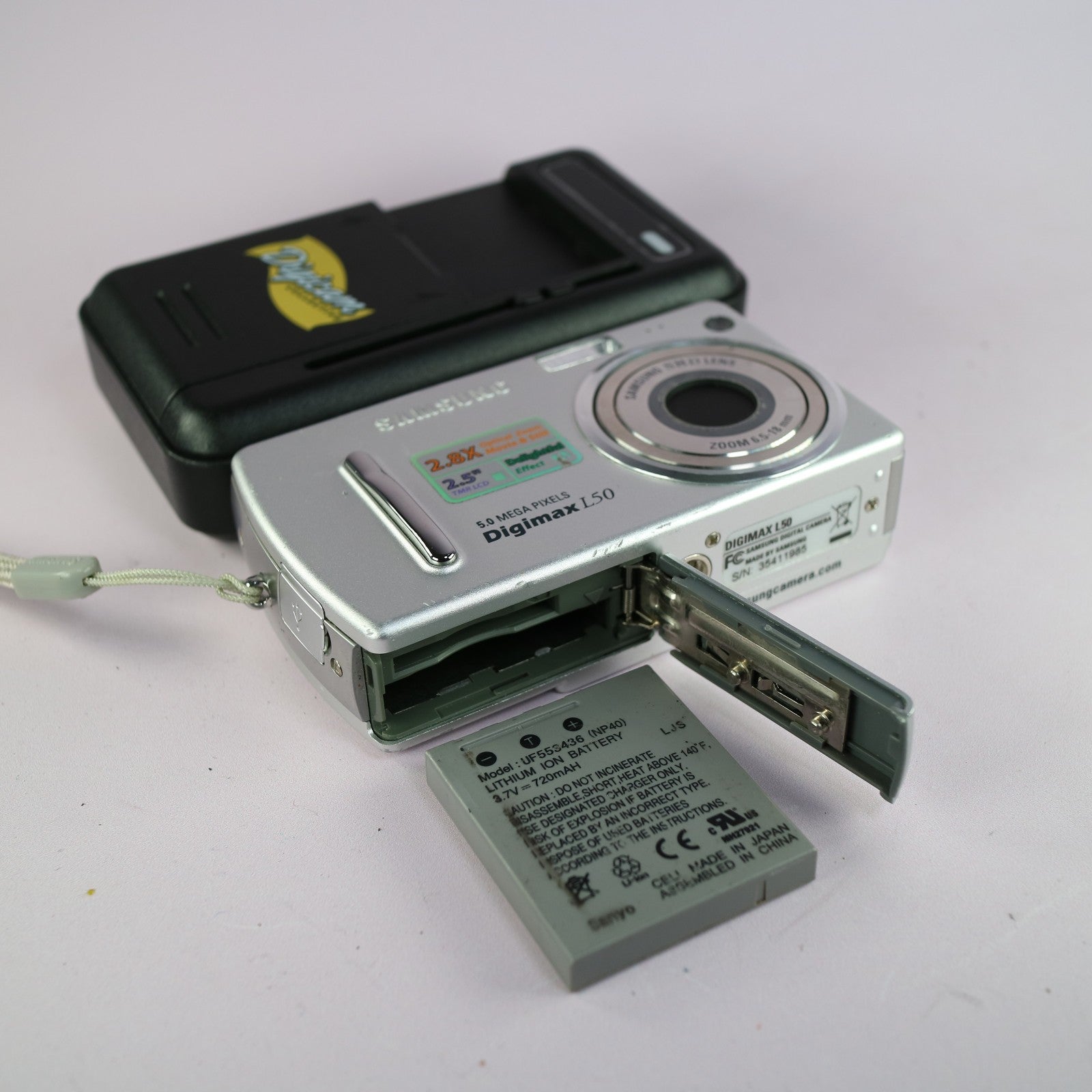 Samsung Digital Camera Digimax L50 5.0MP Silver Tested w/ Battery and Charger