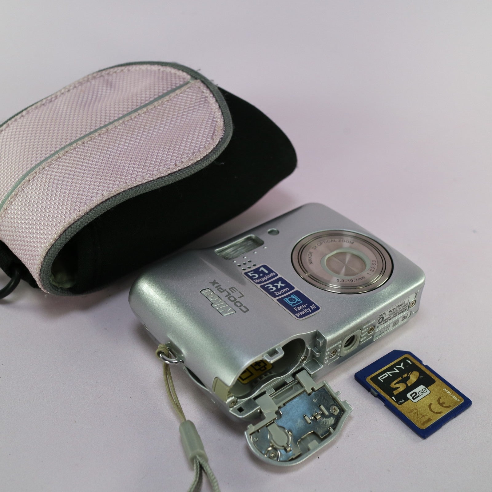 Nikon Digital Camera Coolpix L3 5.1MP Silver Tested