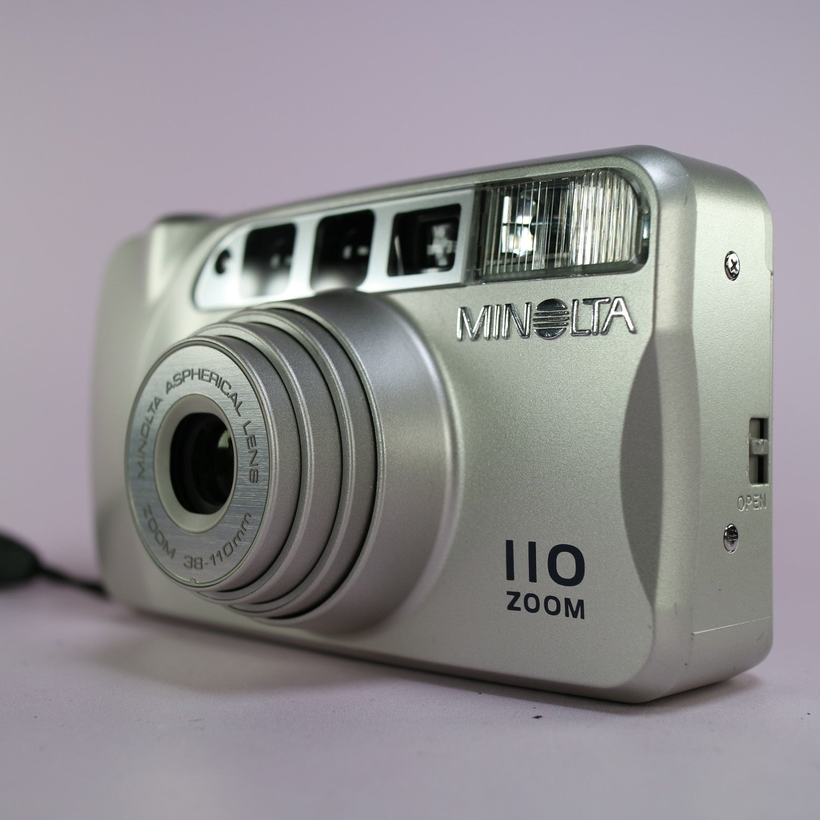 Minolta 110 Zoom 35mm Film Point and Shoot Camera Silver Tested