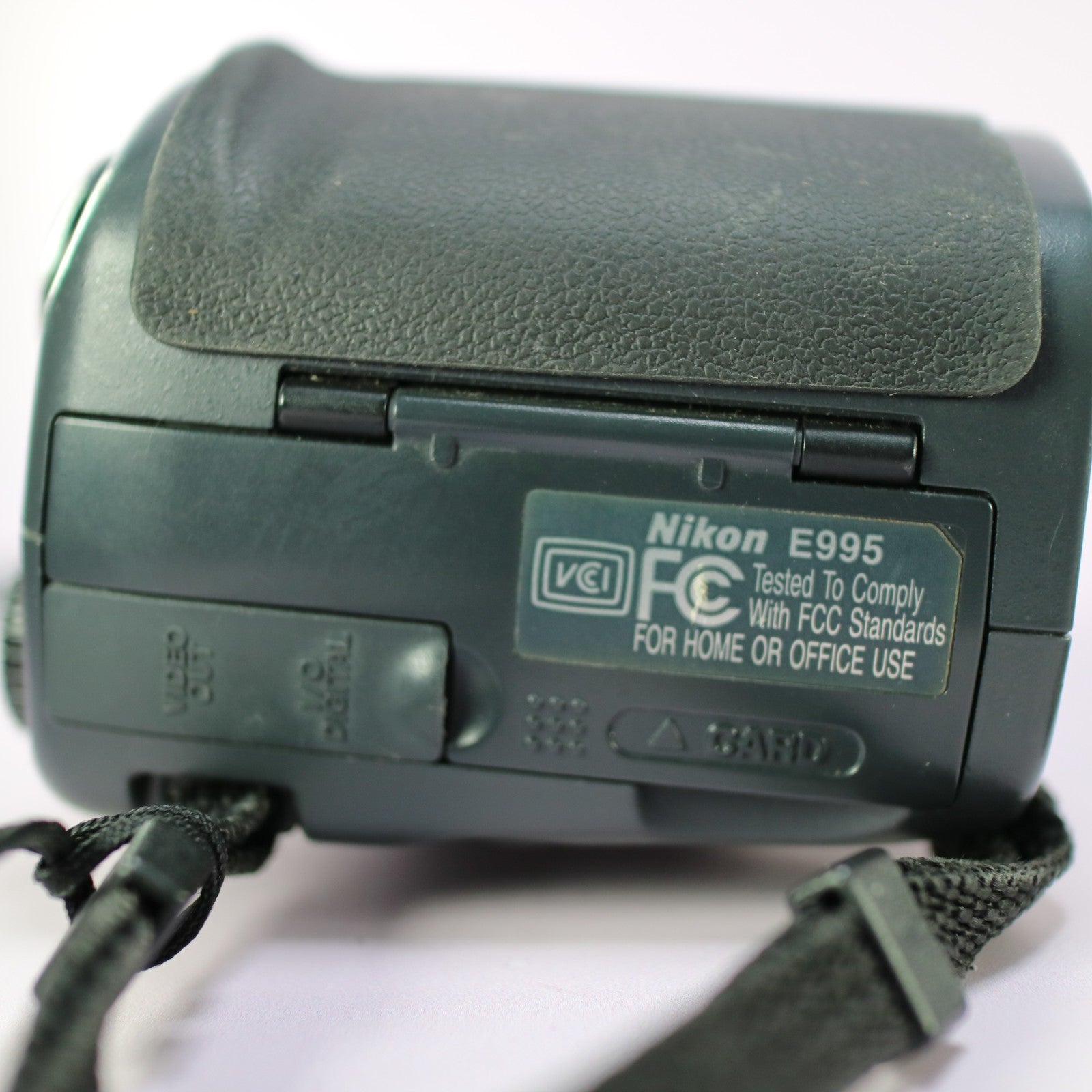 Nikon Digital Camera Coolpix 995 3.2MP Black Tested Full Working Set