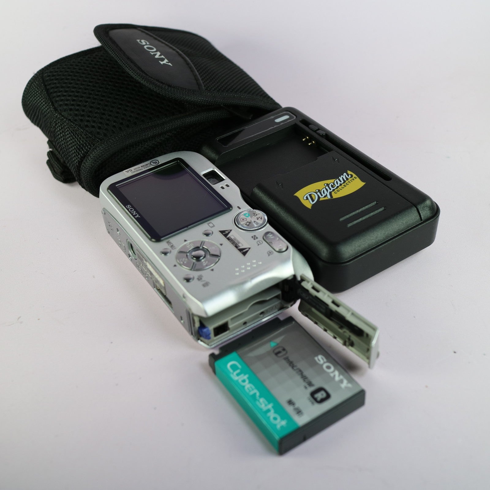 Sony Digital Camera Cybershot DSC-P200 7.2MP Silver Tested Full Set