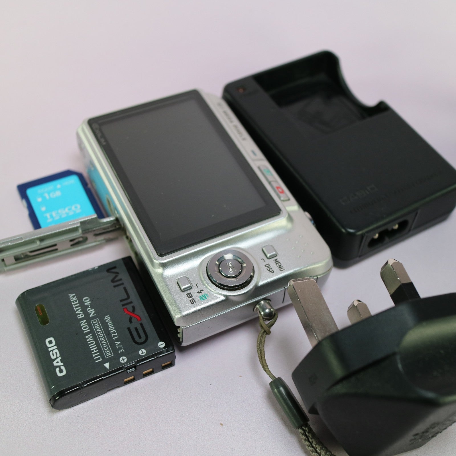 Casio Digital Camera Exilim EX-Z1050 10.1MP Silver Tested Full Working Set