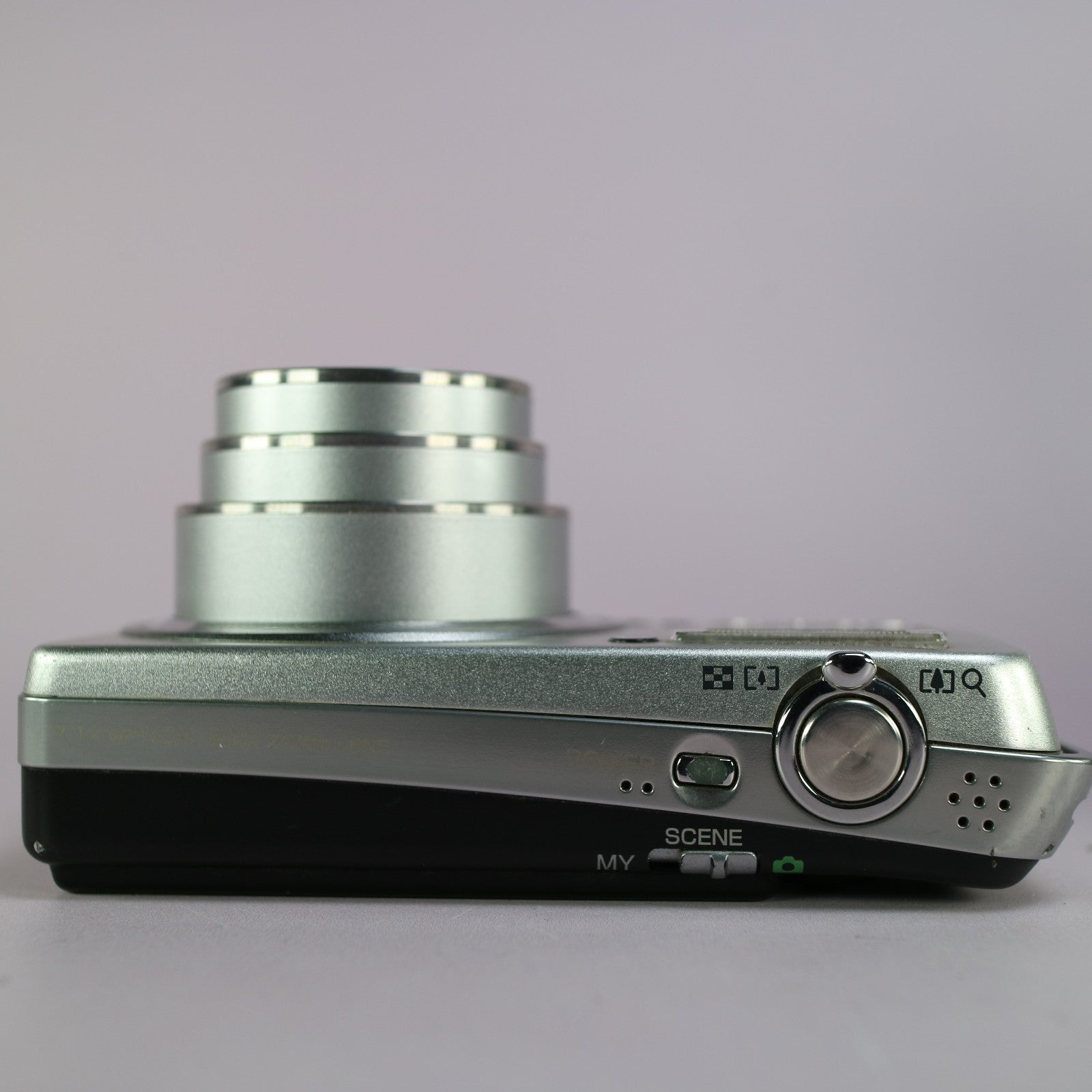 Ricoh Digital Camera Caplio R7 8.2MP Silver Tested Full Working Set
