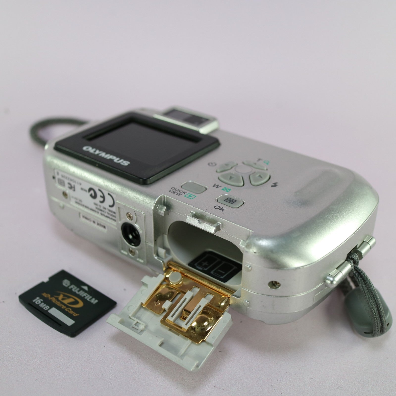 Olympus Digital Camera Camedia D-395 2.0MP Silver Tested With xD Card