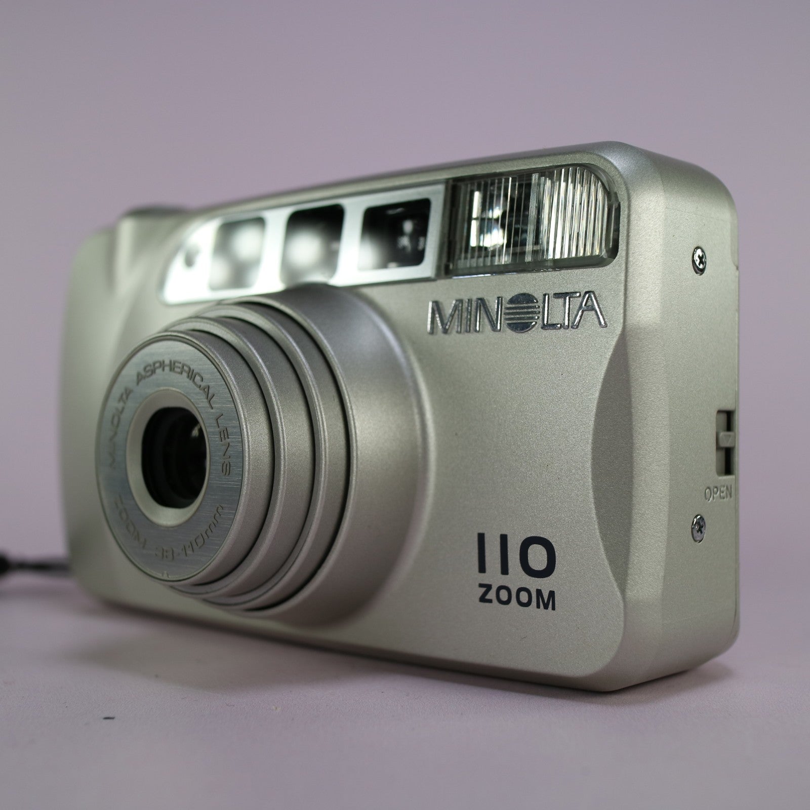Minolta 110 Zoom 35mm Film Point and Shoot Camera Silver Tested