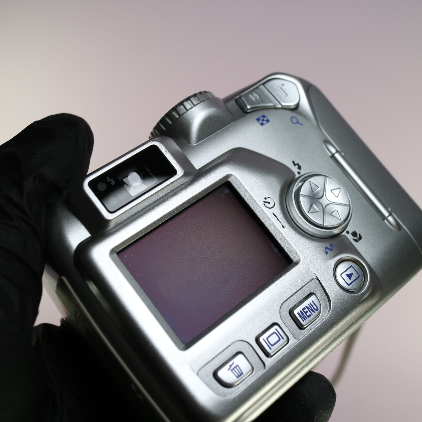 Nikon Digital Camera Coolpix 2100 2.0MP Silver Tested
