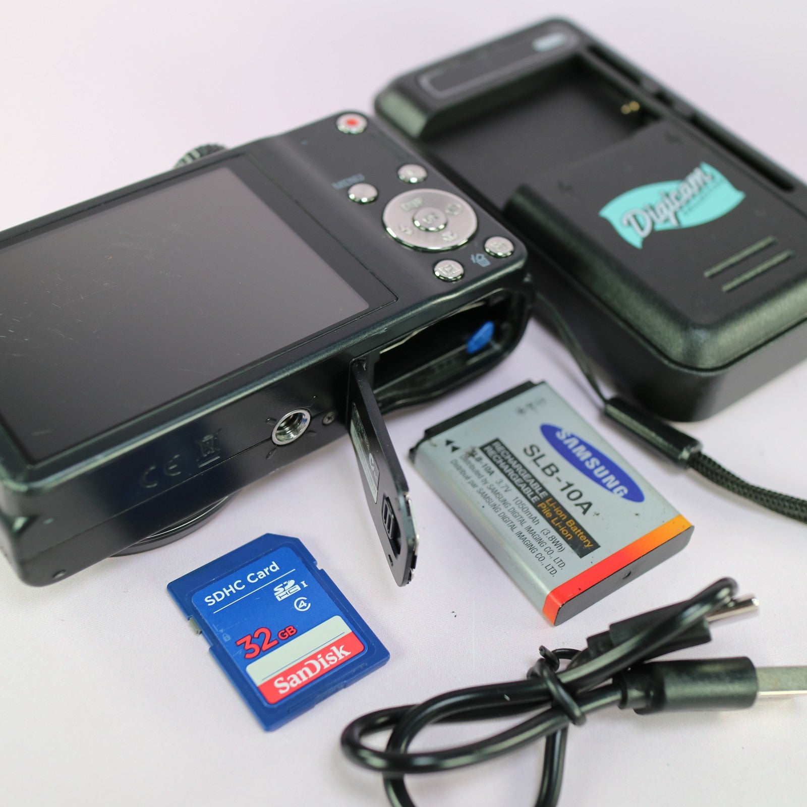 Samsung Digital Camera WB720 14.2MP Black Tested Full Working Set