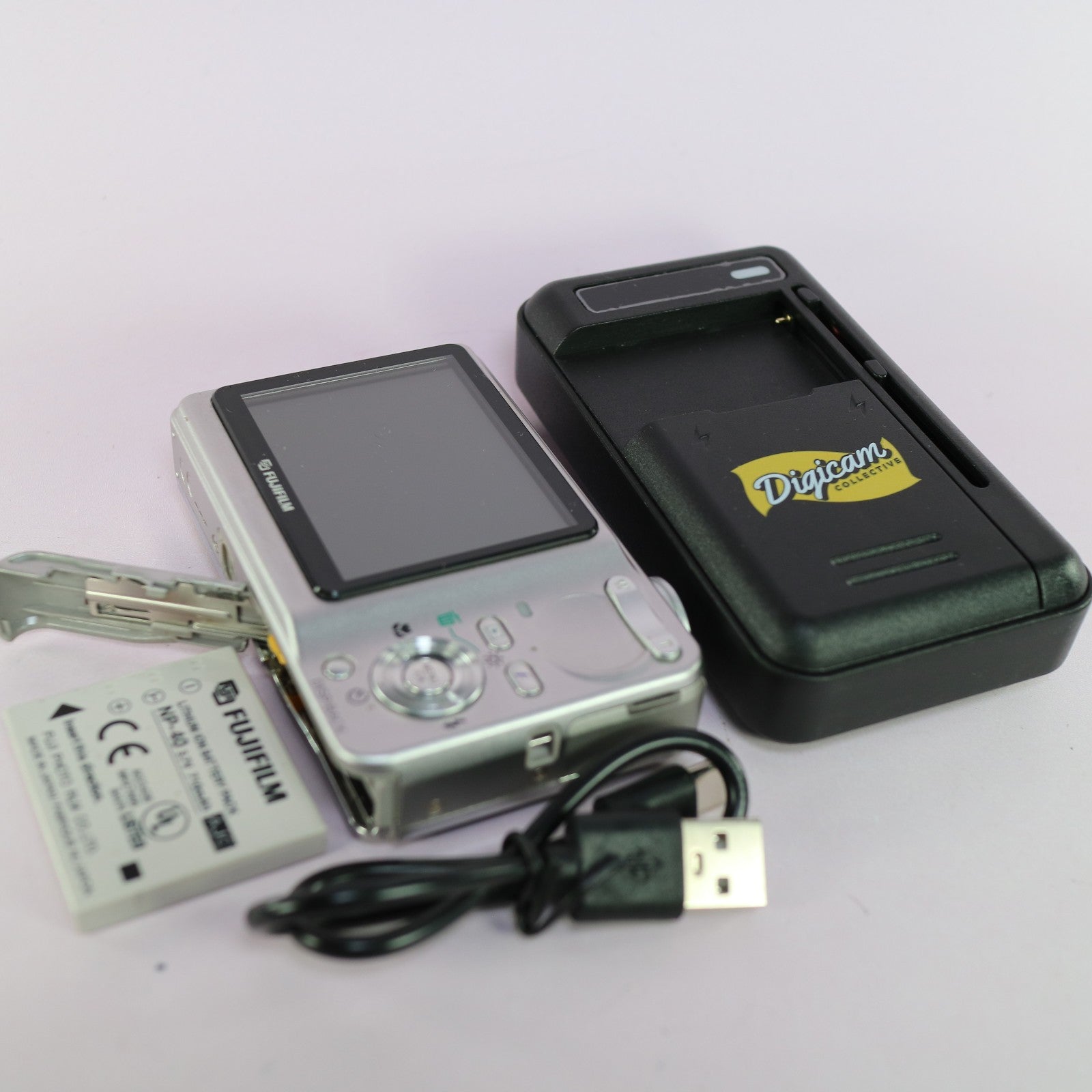 Fujifilm Digital Camera FinePix F470 6.0MP Silver Tested Full Set