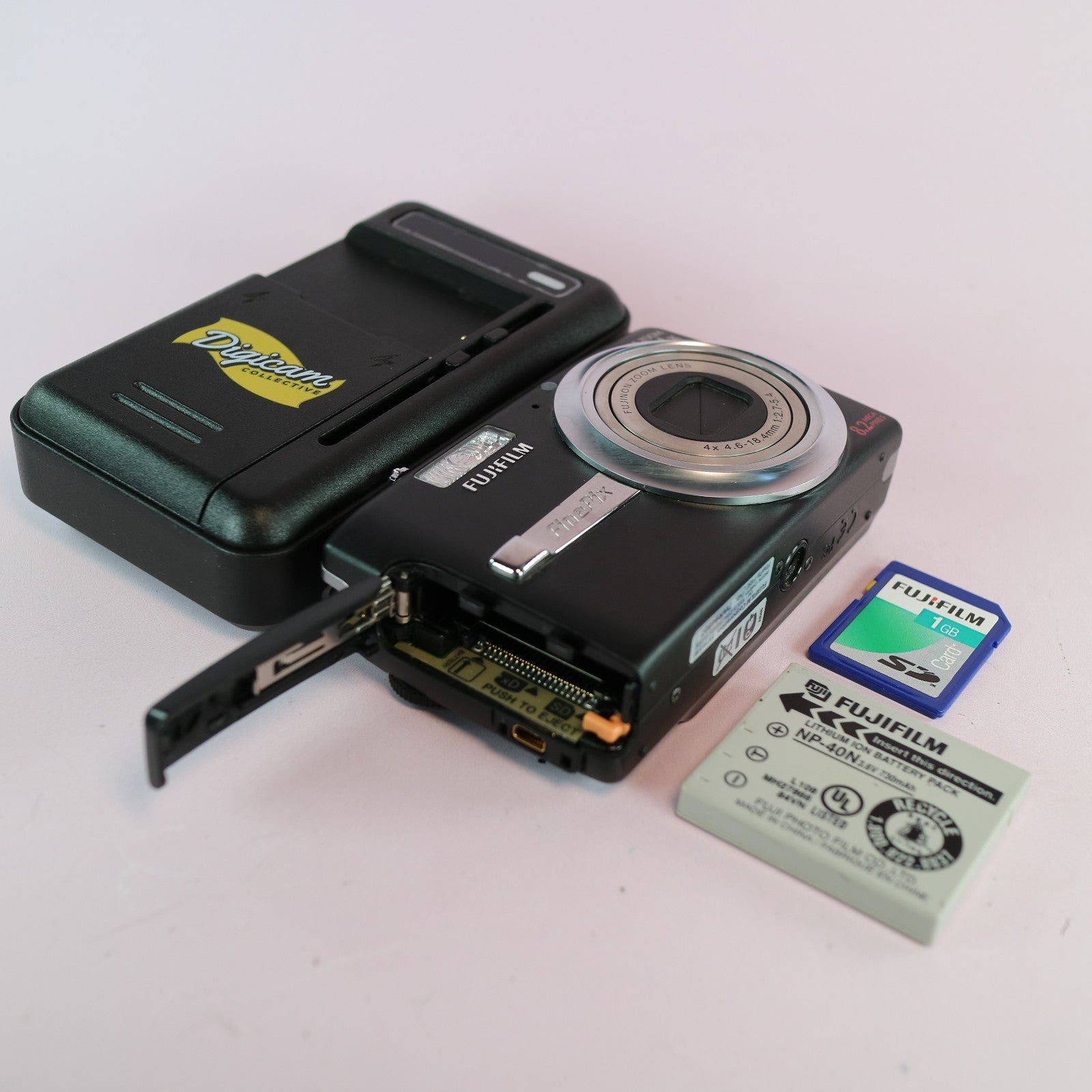 Fujifilm Digital Camera FinePix F480 8.2MP Black Tested Full Working Set