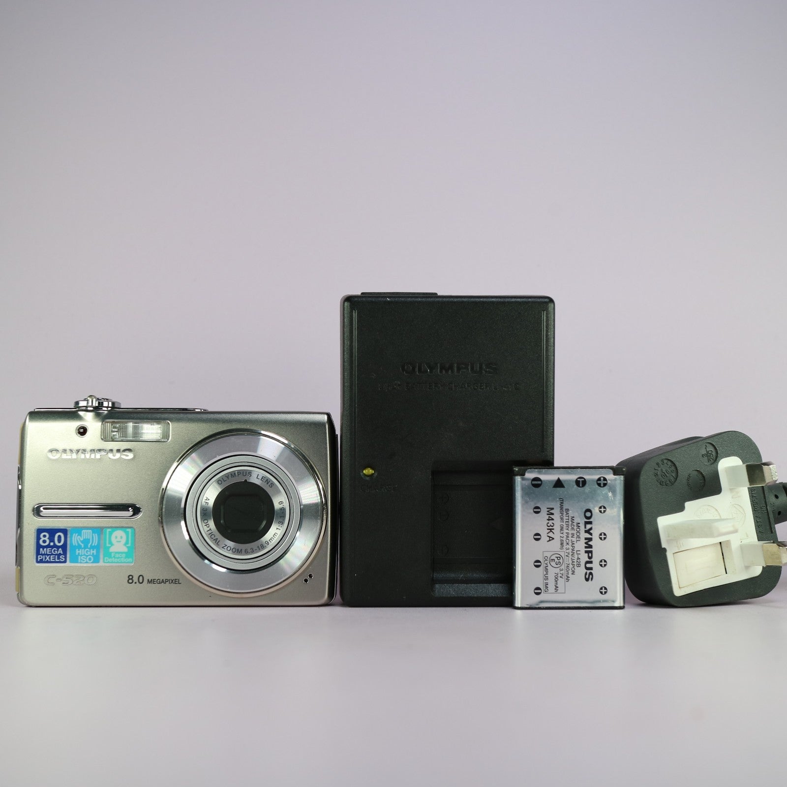 Olympus Digital Camera Stylus C-520 8.0MP Silver Tested Full Set