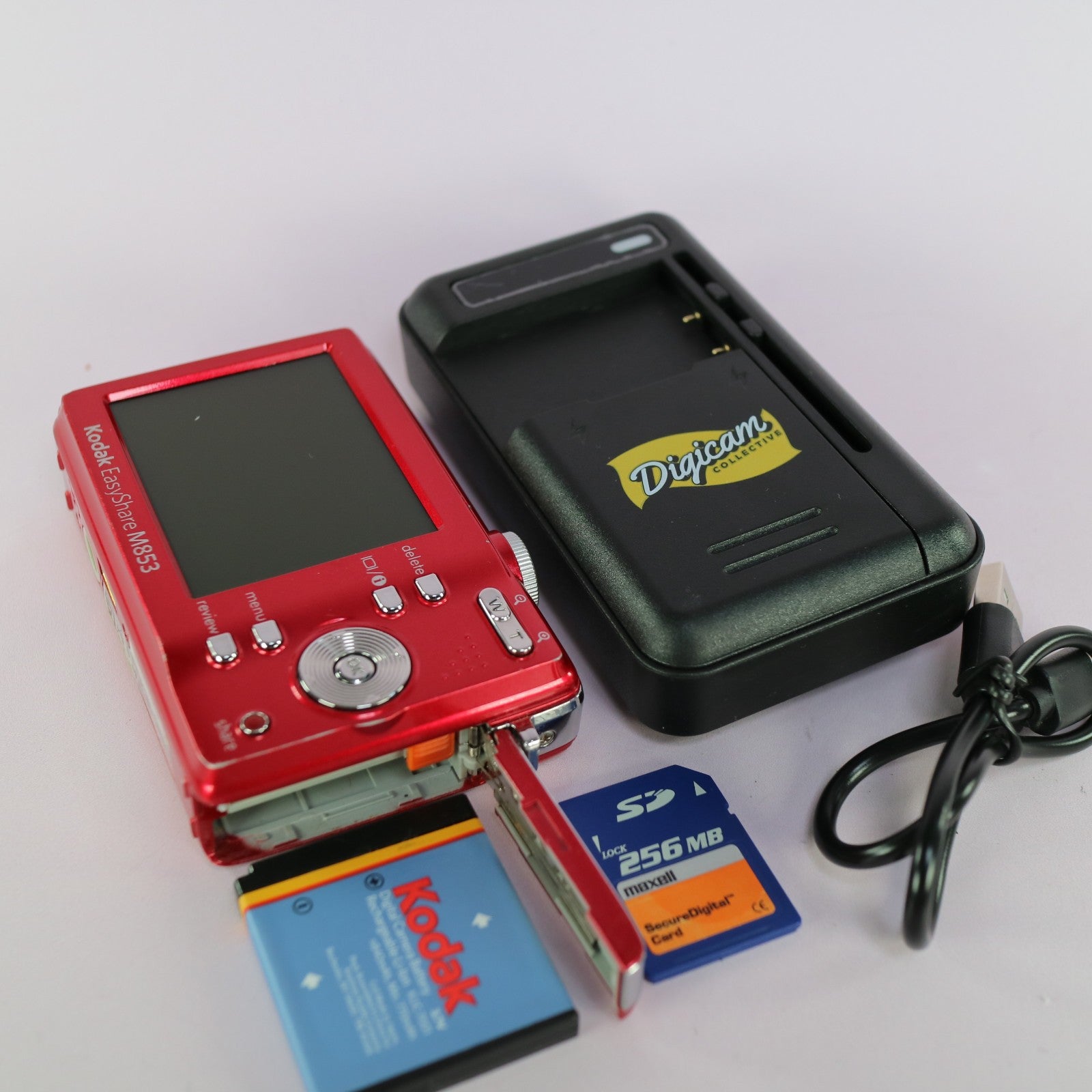 Kodak Digital Camera EasyShare M853 8.2MP Red Tested Full Working Set
