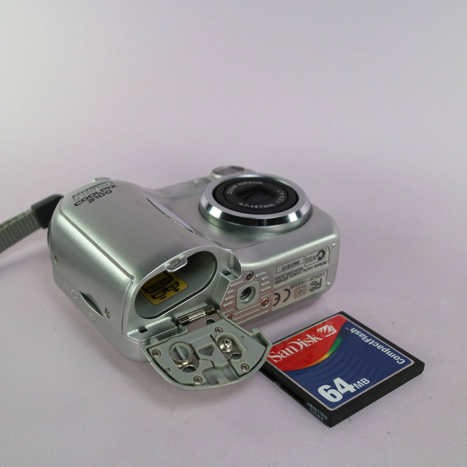 Nikon Digital Camera Coolpix 2100 2.0MP Silver Tested