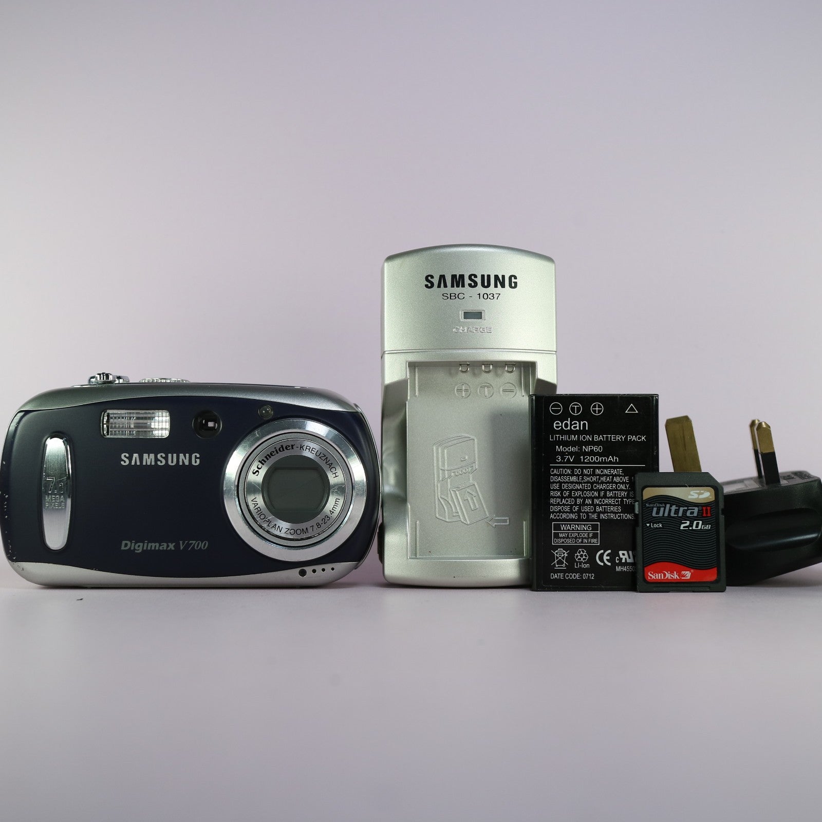 Samsung Digimax V700 7.1MP Compact Digital Camera Blue Tested Full Working Set