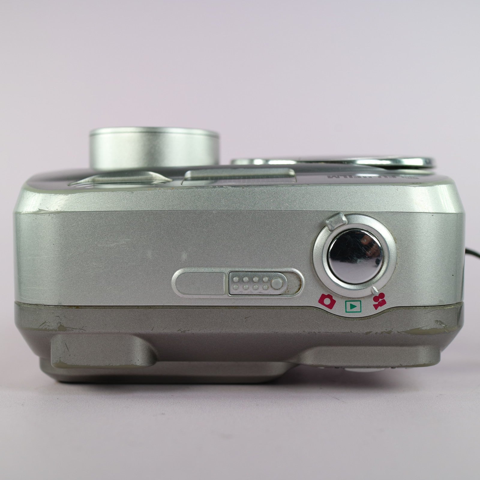 Fujifilm Digital Camera FinePix 2600 Zoom 2.0MP Silver Tested w/ Smartmedia Card
