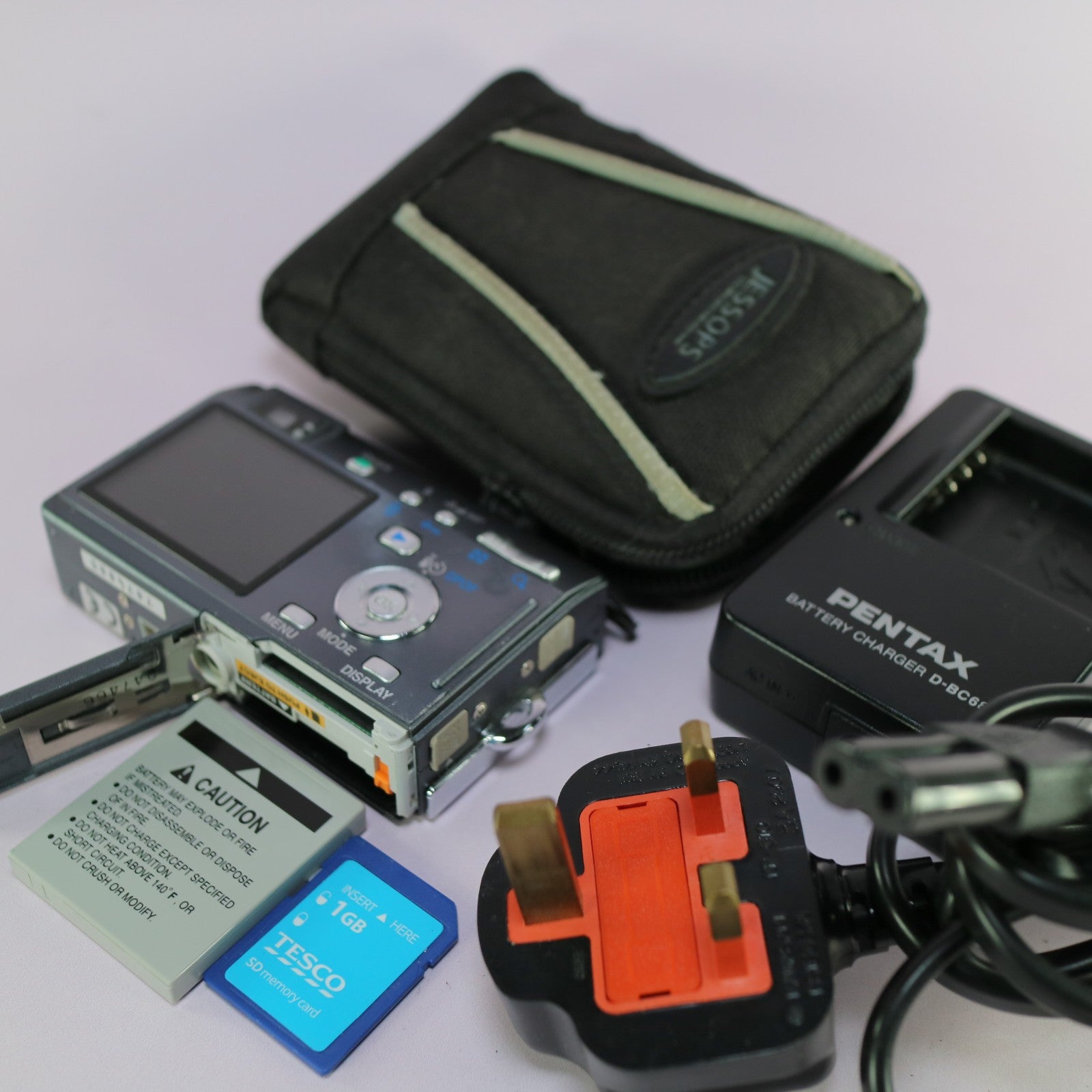 Pentax Digital Camera Optio S4i 4.0MP Silver Tested Full Working Set