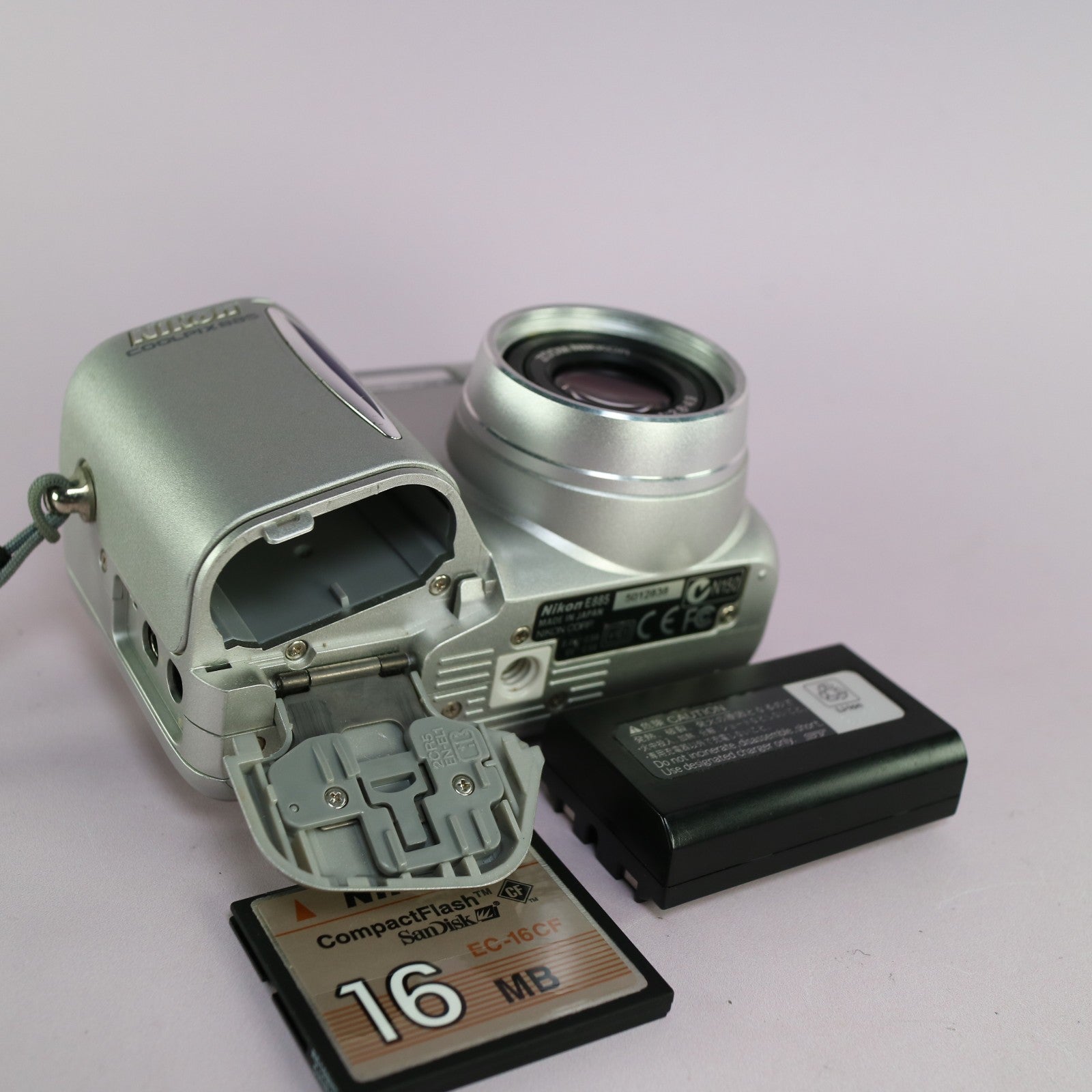 Nikon Digital Camera Coolpix 885 3.2MP Silver Tested