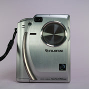 Fujifilm Digital Camera FinePix 4700 Zoom 2.4MP Silver Tested