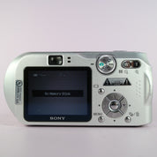 Sony Digital Camera Cybershot DSC-P200 7.2MP Silver Tested Full Set